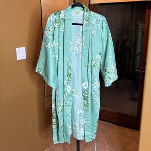 Vintage EXCELLENT QUALITY Brand Made In Japan Kimono Robe One Size Green White